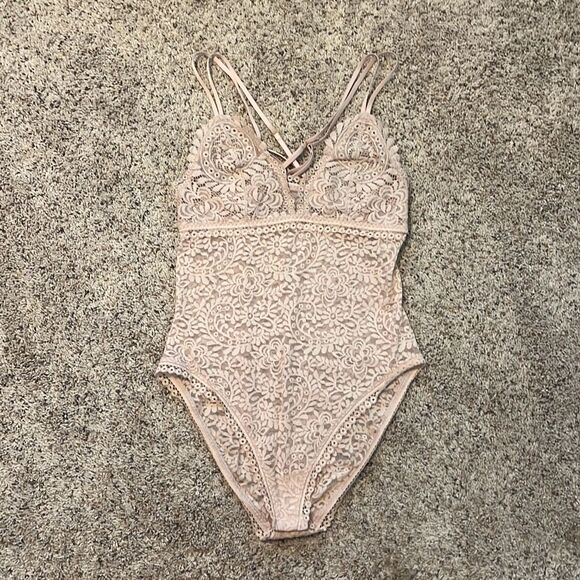 Aerie Far Out Blush Pink Lace Strappy Back Bodysuit Small - Picture 1 of 6